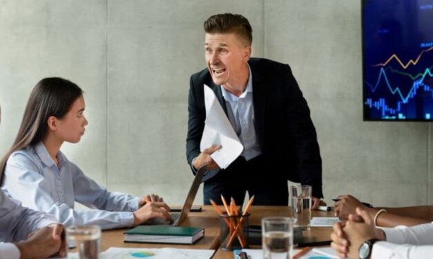 Qué pasa cuando tienes un jefe tóxico y eres su secretaria??